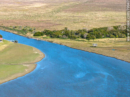 Vista aérea del nacimiento del arroyo Valizas en la laguna de Castillos - Departamento de Rocha - URUGUAY. Foto No. 79947