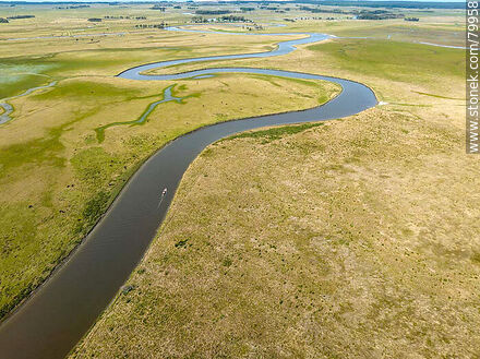 Vista aérea del serpenteante arroyo Valizas - Departamento de Rocha - URUGUAY. Foto No. 79958