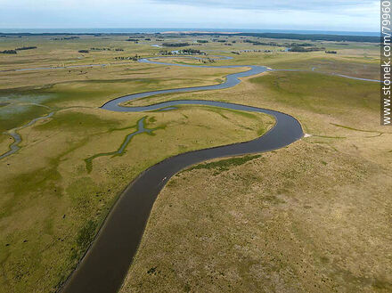 Vista aérea del serpenteante arroyo Valizas - Departamento de Rocha - URUGUAY. Foto No. 79960