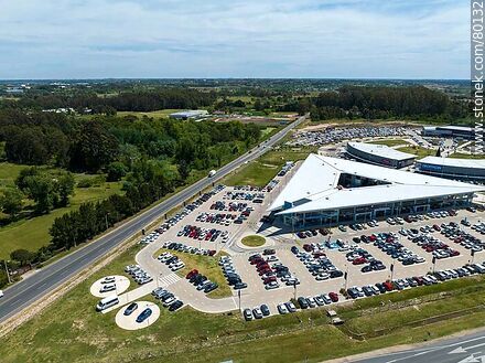 Vista aérea del centro comercial de Car One, ruta Interbalnearia y Camino de los Horneros - Departamento de Maldonado - URUGUAY. Foto No. 80132