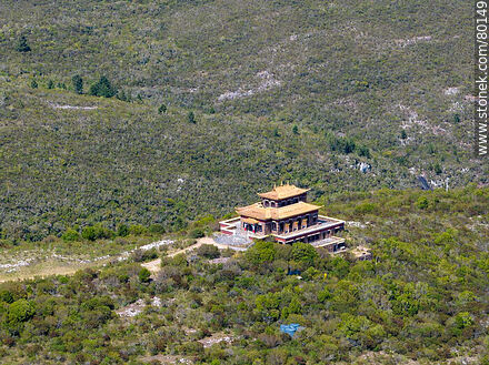 Vista aérea de un templo budista en las sierras de Lavalleja próximas a la ruta 81 - Departamento de Lavalleja - URUGUAY. Foto No. 80149