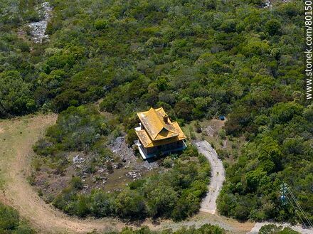 Vista aérea de un templo budista en las sierras de Lavalleja próximas a la ruta 81 - Departamento de Lavalleja - URUGUAY. Foto No. 80150