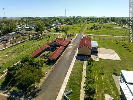 Vista aérea del Centro MEC, ex estación de trenes de Baltasar Brum - Departamento de Artigas - URUGUAY. Foto No. 80216