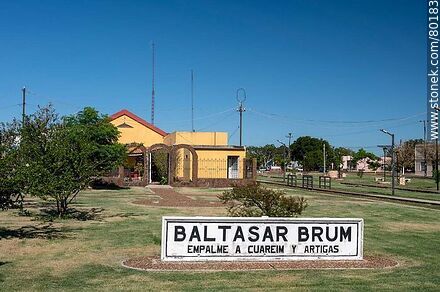 Cartel de la ex estación de trenes de Baltasar Brum - Departamento de Artigas - URUGUAY. Foto No. 80183