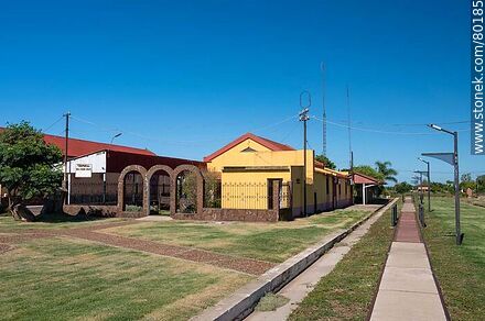 Centro MEC en la ex estación de trenes de Baltasar Brum - Departamento de Artigas - URUGUAY. Foto No. 80185