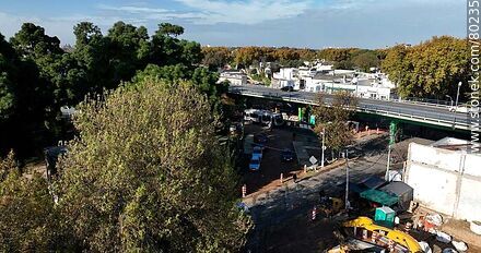 Vista aérea del viaducto de la Avenida Agraciada - Departamento de Montevideo - URUGUAY. Foto No. 80235