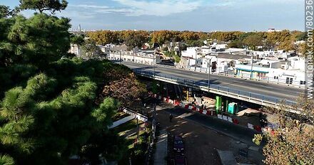 Vista aérea del viaducto de la Avenida Agraciada - Departamento de Montevideo - URUGUAY. Foto No. 80236