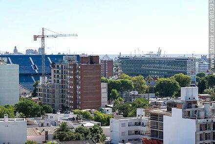 Tribunas del Gran Parque Central detrás de edificaciones. 2019 - Departamento de Montevideo - URUGUAY. Foto No. 80393