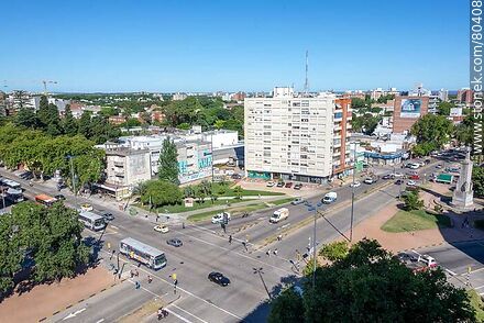 Vista aérea del cruce de las avenidas 8 de Octubre, L. A. de Herrera, Centenario y D. A. Larrañaga - Departamento de Montevideo - URUGUAY. Foto No. 80408