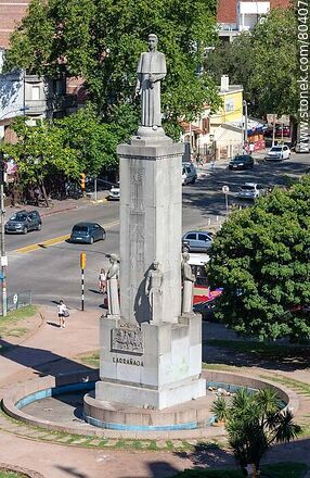 Monument to Dámaso Antonio Larrañaga - Department of Montevideo - URUGUAY. Photo #80407