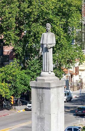 Monument to Dámaso Antonio Larrañaga - Department of Montevideo - URUGUAY. Photo #80406