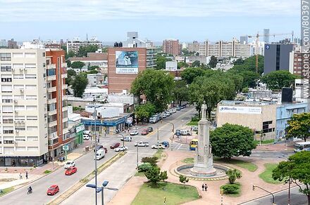 Aerial view of the intersection of L. A. de Herrera and Abreu. Dámaso Antonio Larrañaga statue in 2019. - Department of Montevideo - URUGUAY. Photo #80397