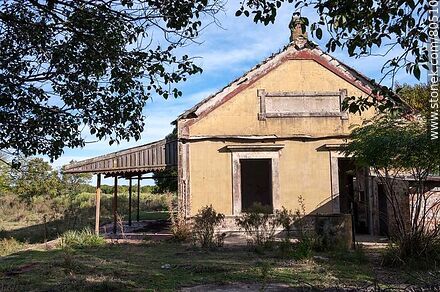 Antigua estación de trenes Grito de Asencio - Departamento de Soriano - URUGUAY. Foto No. 80510