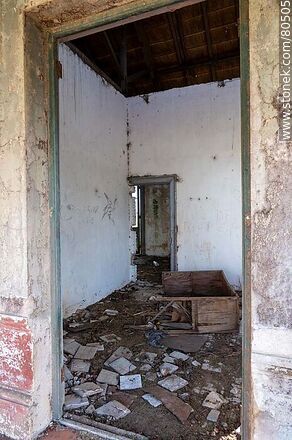 Old train station Grito de Asencio. Wrecked interior - Soriano - URUGUAY. Photo #80505