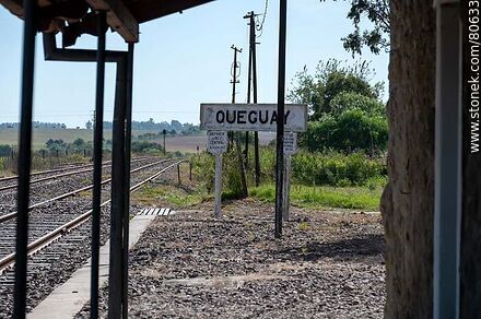 Estación de trenes Queguay. Andén de la estación - Departamento de Paysandú - URUGUAY. Foto No. 80633