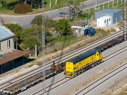 Vista aérea de la estación de trenes de Florida. Locomotora. Mayo 2023 - Departamento de Florida - URUGUAY. Foto No. 80736