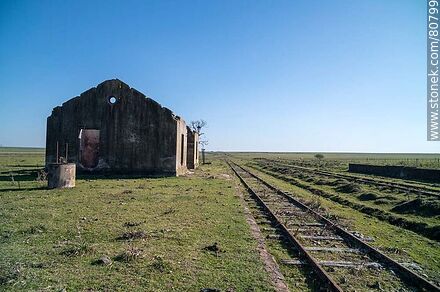 Antigua estación Totoral, sus restos - Departamento de Paysandú - URUGUAY. Foto No. 80799