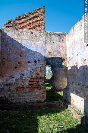 Old Totoral station, remains of the interiors - Department of Paysandú - URUGUAY. Photo #80795