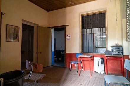 Javier de Viana railroad station. Interior of the building, office - Artigas - URUGUAY. Photo #80937