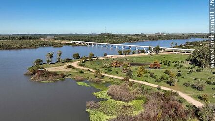 Aerial view of the railway bridge over the Negro river. Departmental boundary between Durazno and Tacuarembó - Tacuarembo - URUGUAY. Photo #81176