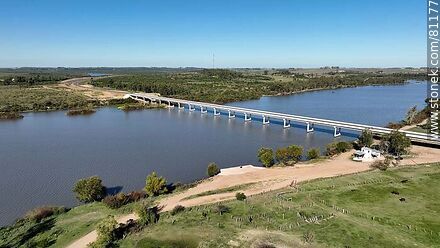Aerial view of the bypass bridge over the Negro river. Departmental boundary between Durazno and Tacuarembó - Tacuarembo - URUGUAY. Photo #81177