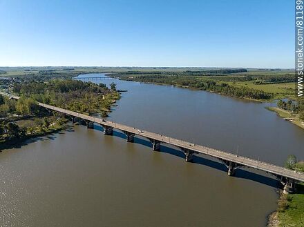 Aerial view of the bridge on Route 5 over the Negro river. Departmental boundary between Durazno and Tacuarembó - Tacuarembo - URUGUAY. Photo #81189