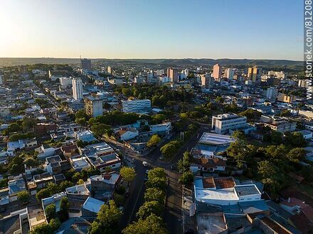 Vista aérea de la ciudad de Rivera. Avenida Paul Harris. Límite internacional Uruguay-Brasil - Departamento de Rivera - URUGUAY. Foto No. 81208