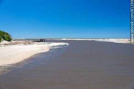 Mouth of the Andreoni Channel in the Atlantic Ocean - Department of Rocha - URUGUAY. Photo #81299