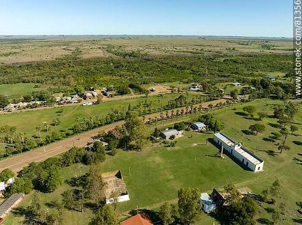 Vista aérea de hoteles y cabañas de las termas - Department of Salto - URUGUAY. Photo #81356