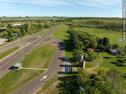 Aerial view of Route 3 and its traffic circles for the entrance to the hot springs. - Department of Paysandú - URUGUAY. Photo #81323