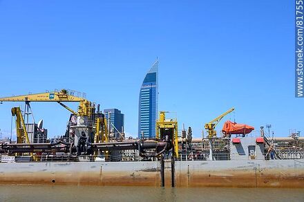 Draga en el puerto - Departamento de Montevideo - URUGUAY. Foto No. 81755