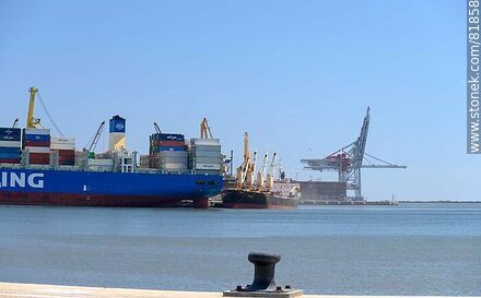 Muelles de carga - Departamento de Montevideo - URUGUAY. Foto No. 81858