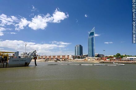Dredge Amerigo Vespucci filling with sand the area for the UPM terminal. Aguada Park, Antel tower. Pier C. 2019 - Department of Montevideo - URUGUAY. Photo #81828