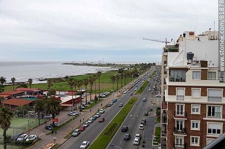 Vista aérea desde un edificio de la rambla Gandhi de Punta Carretas - Departamento de Montevideo - URUGUAY. Foto No. 81878