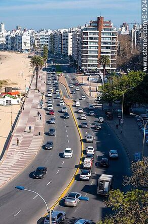 Rambla de Pocitos desde lo alto de un edificio - Departamento de Montevideo - URUGUAY. Foto No. 81924