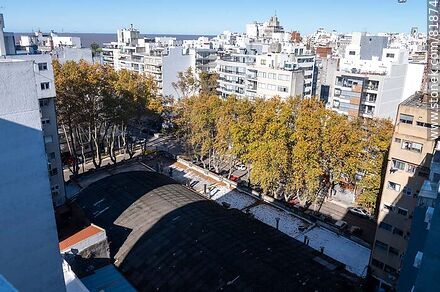Garaje con techo abovedado en Pocitos - Departamento de Montevideo - URUGUAY. Foto No. 81874
