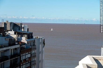 Velero en el Río de la Plata - Departamento de Montevideo - URUGUAY. Foto No. 81872
