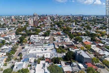 Vista aérea de las manzanas entre las calles Ayuí y Juan Ortíz - Departamento de Montevideo - URUGUAY. Foto No. 81969