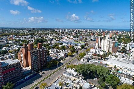 Vista aérea del Bulevar José Batlle y Ordóñez al norte de Avenida Italia - Departamento de Montevideo - URUGUAY. Foto No. 81965