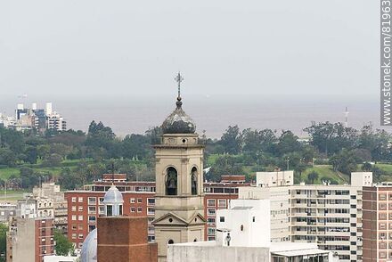 Edificios, cúpulas de iglesia y el Club de Golf - Departamento de Montevideo - URUGUAY. Foto No. 81963