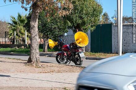 Publicidad parlante en motocicleta - Departamento de Canelones - URUGUAY. Foto No. 82114
