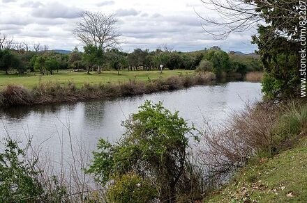El río Santa Lucía en el camping Arequita - Departamento de Lavalleja - URUGUAY. Foto No. 82207