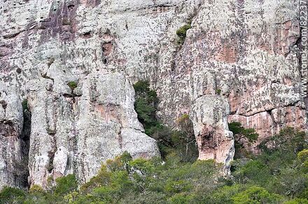 Detalle del cerro Arequita - Departamento de Lavalleja - URUGUAY. Foto No. 82237