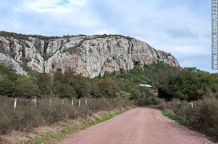 Mount Arequita from the road to the Laguna de los Cuervos campground - Lavalleja - URUGUAY. Photo #82231