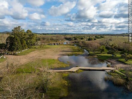 Vista aérea del río Santa Lucía en el camping Arequita - Departamento de Lavalleja - URUGUAY. Foto No. 82200