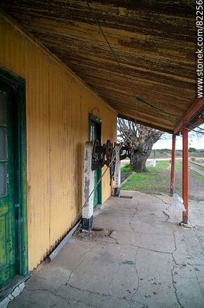 Estación de trenes Ing. Andreoni. Andén de la estación - Departamento de Lavalleja - URUGUAY. Foto No. 82256