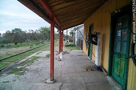 Estación de trenes Ing. Andreoni. Andén de la estación - Departamento de Lavalleja - URUGUAY. Foto No. 82260