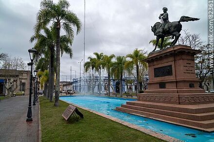 Plaza Libertad. Monumento a Lavalleja - Departamento de Lavalleja - URUGUAY. Foto No. 82361
