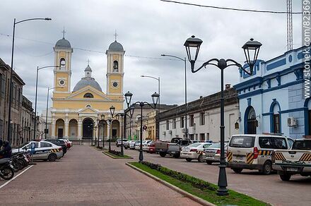 Bulevar de acceso a la catedral - Departamento de Lavalleja - URUGUAY. Foto No. 82369