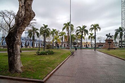 Plaza Libertad - Departamento de Lavalleja - URUGUAY. Foto No. 82374